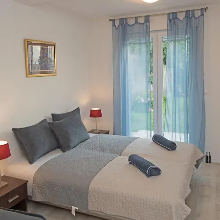 Eli Apartment *