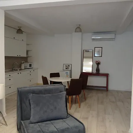 Eli Apartment *
